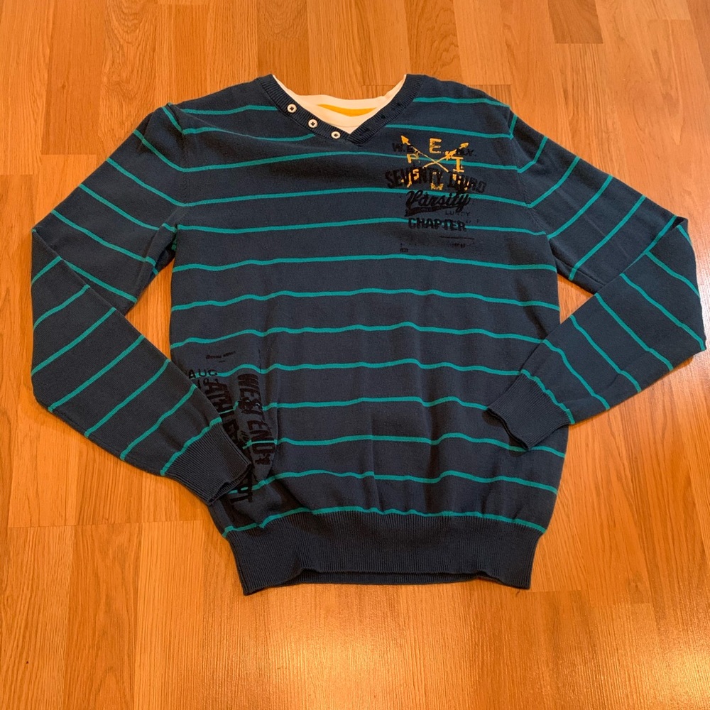 Pullover sweater